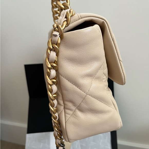 🖤SOLD ON WEBSITE🖤100% authentic NIB 20A CHANEL 19 large beige cream nude - Picture 3 of 9
